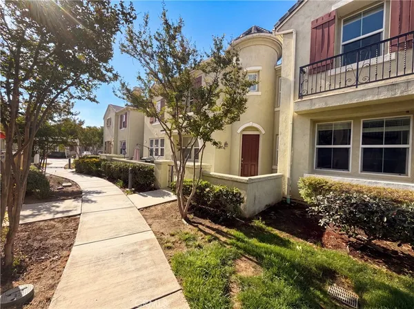$405,000 | 1800 East Lakeshore Drive, Unit 1006, Lake Elsinore, CA 92530
