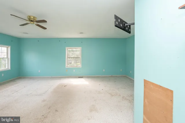 a view of empty room with windows