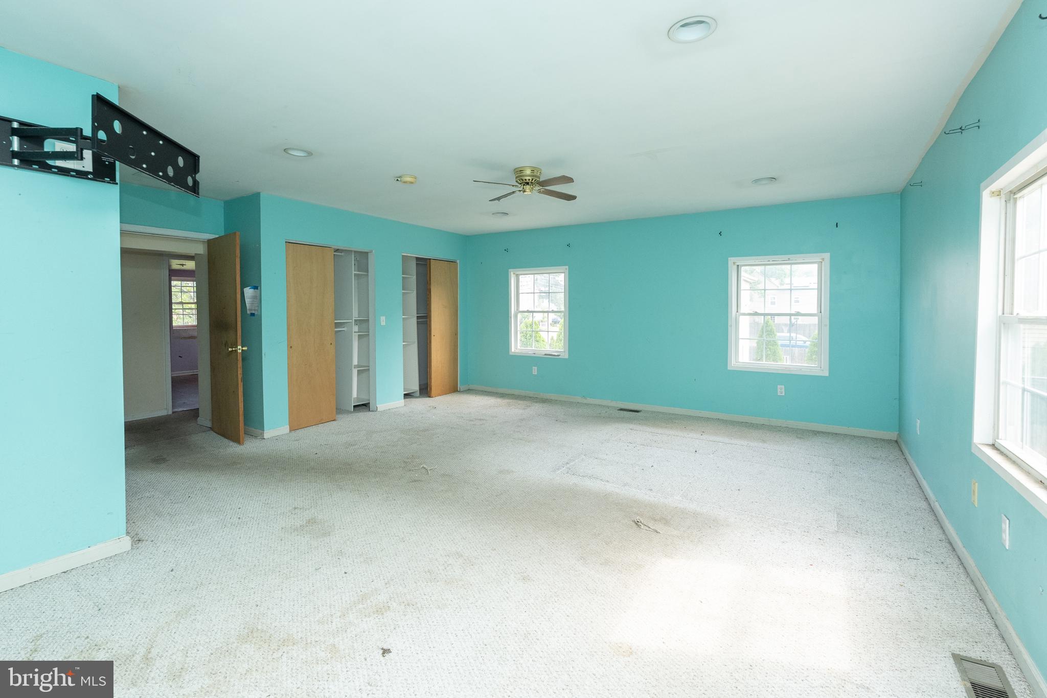 33 Clementon Road West Gibbsboro, NJ 08026 - Photo 44 of 47 an empty room with windows and closet