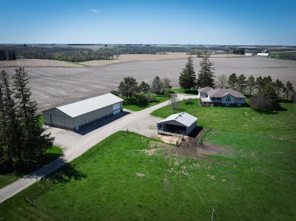 $695,000 | 33303 County Road 29, Peterson, MN 55962