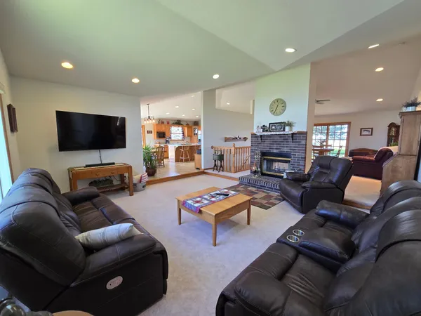 $695,000 | 33303 County Road 29, Peterson, MN 55962