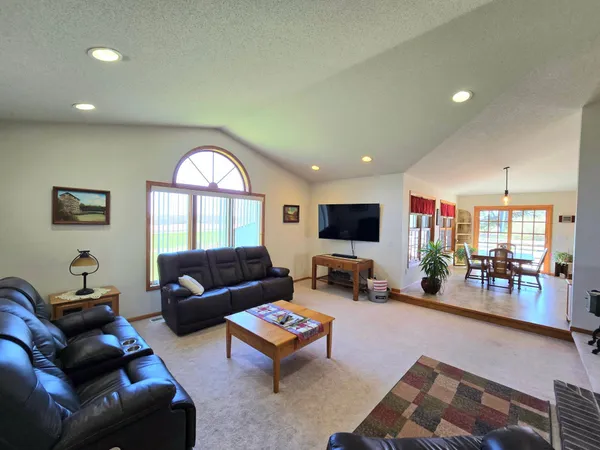 $695,000 | 33303 County Road 29, Peterson, MN 55962