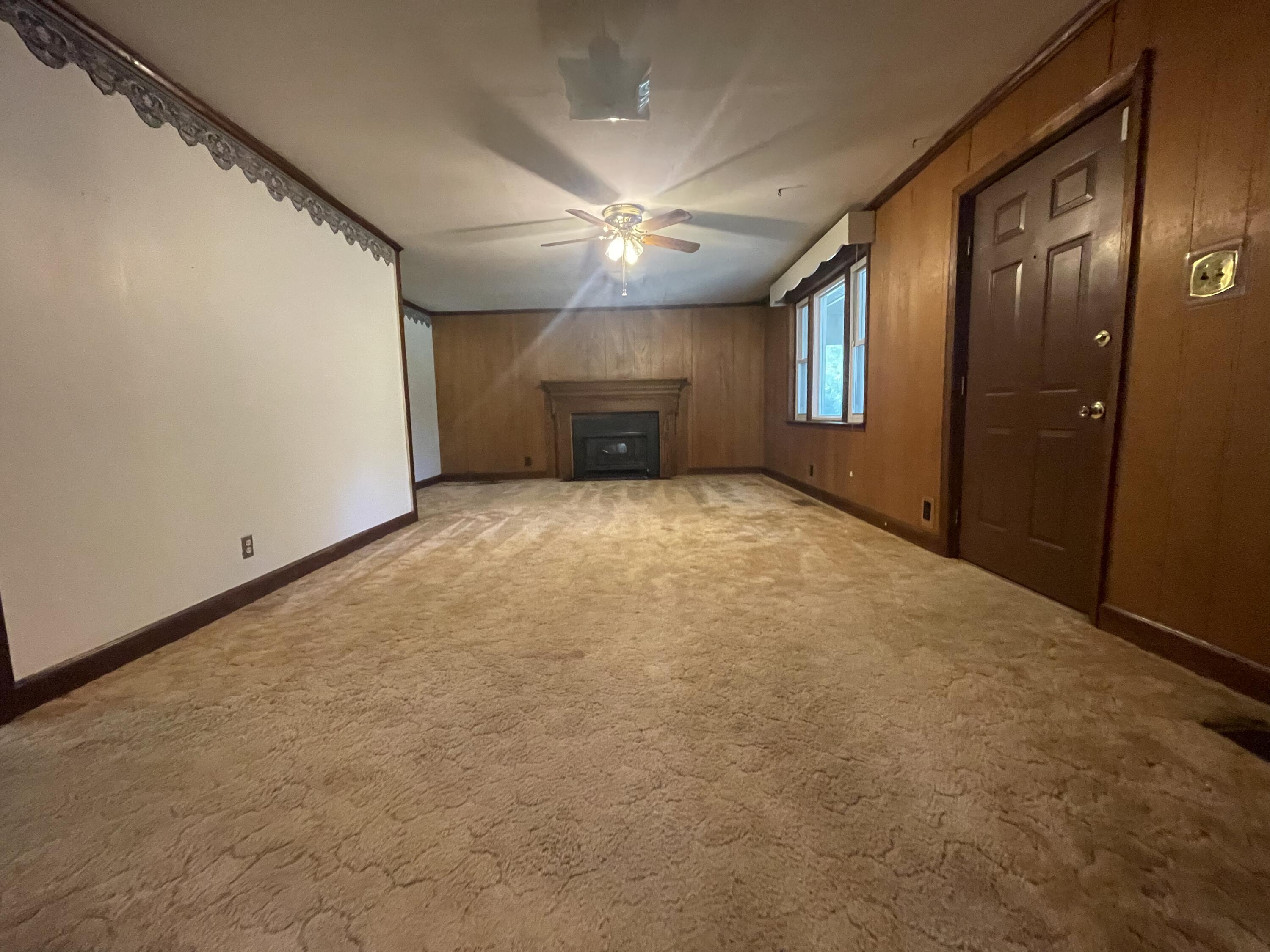 1878 McDade Road Augusta, GA 30906 - Photo 5 of 14 Living room