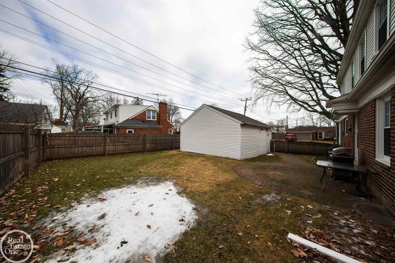 1560 Torrey Road Grosse Pointe, MI 48236 - Photo 32 of 35 50066940-31.JPG