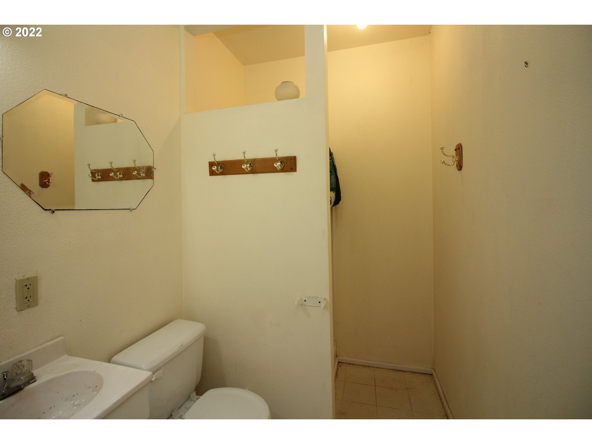 1700 Kristi Loop Lakeside, OR 97449 - Photo 24 of 31 Bathroom
