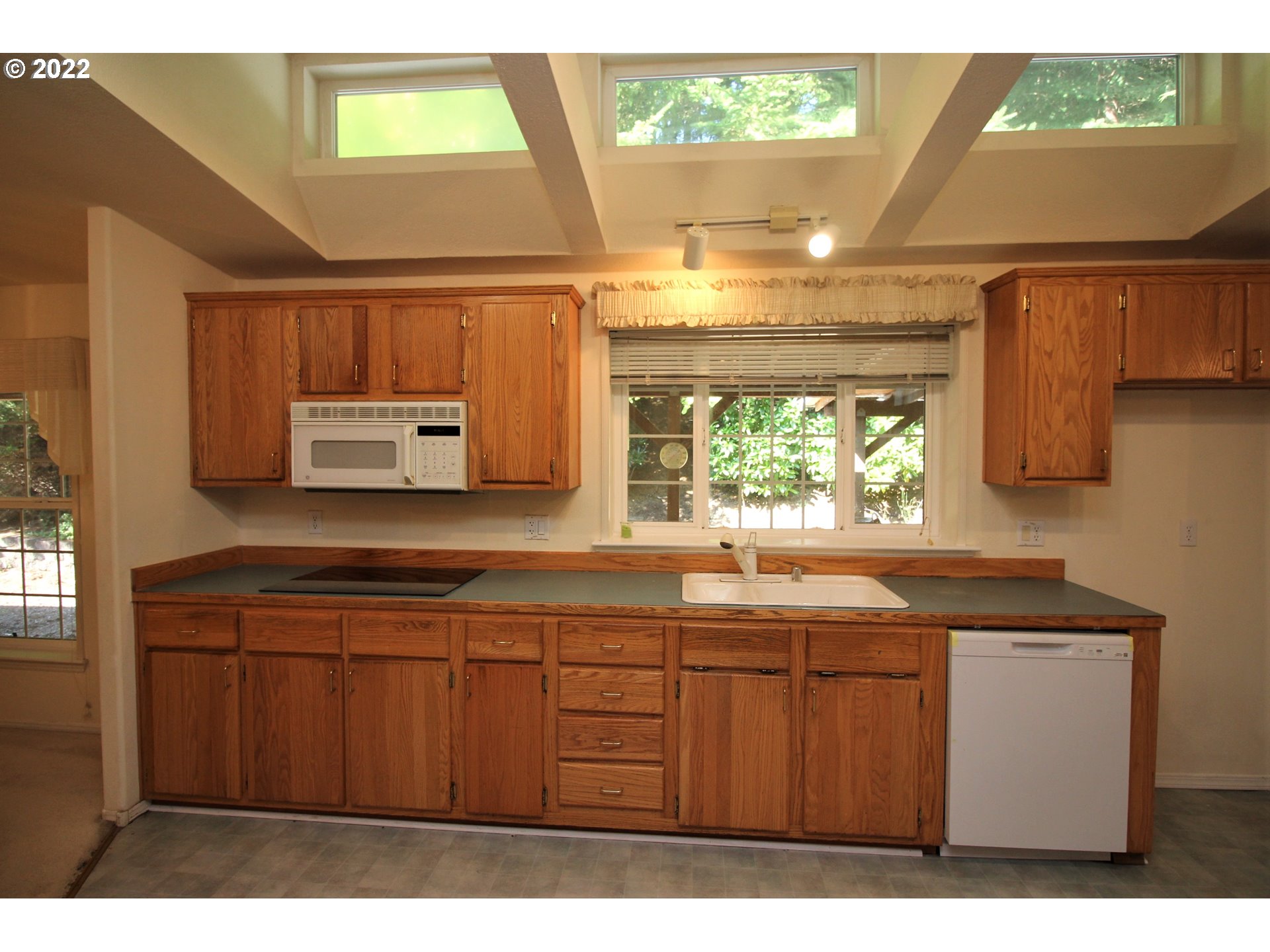 1700 Kristi Loop Lakeside, OR 97449 - Photo 8 of 31 Kitchen/Family Room