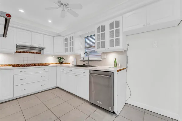 $5,000 | 5921 Northeast 15th Avenue, Fort Lauderdale, FL 33334