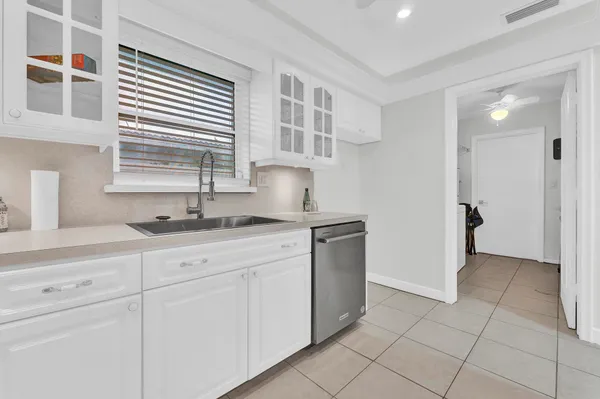 $5,000 | 5921 Northeast 15th Avenue, Fort Lauderdale, FL 33334