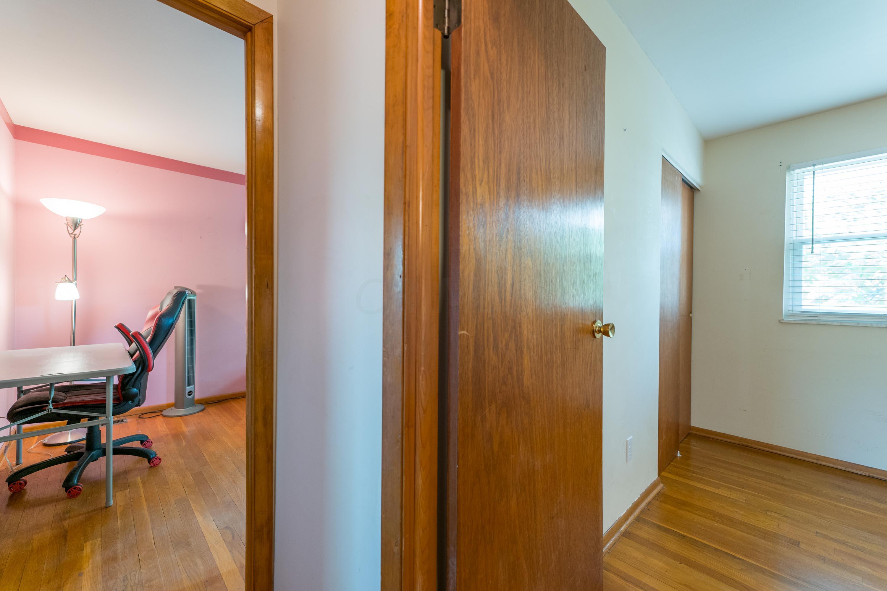 1372 Thurell Road Columbus, OH 43229 - Photo 33 of 57 Hallway