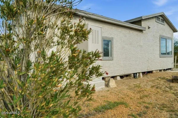 a view of an outdoor space