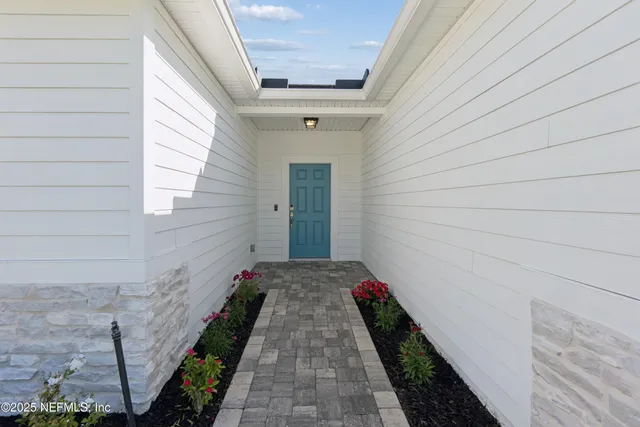 a view of a pathway of a house