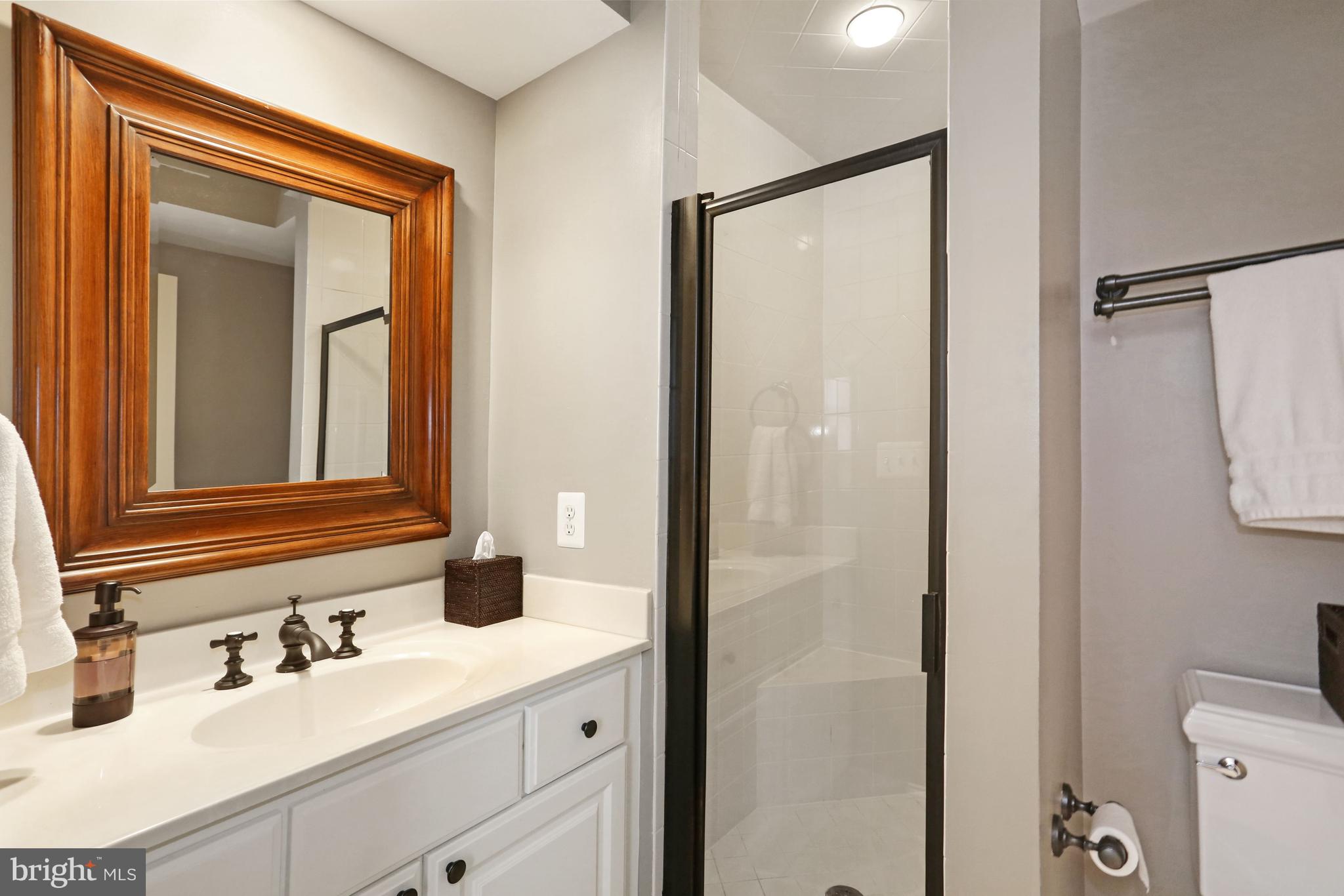 1117 Kensington Road McLean, VA 22101 - Photo 33 of 36 Full Bath