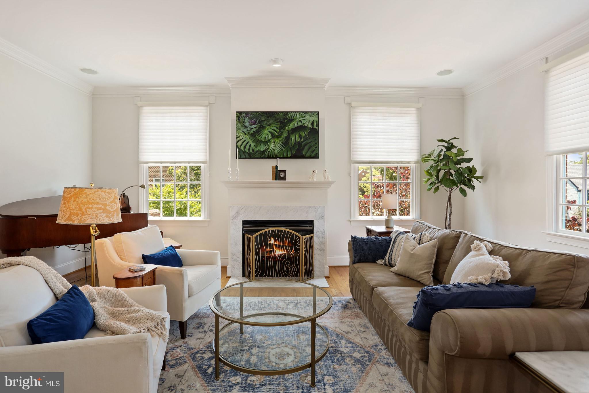 1117 Kensington Road McLean, VA 22101 - Photo 8 of 36 Living Room