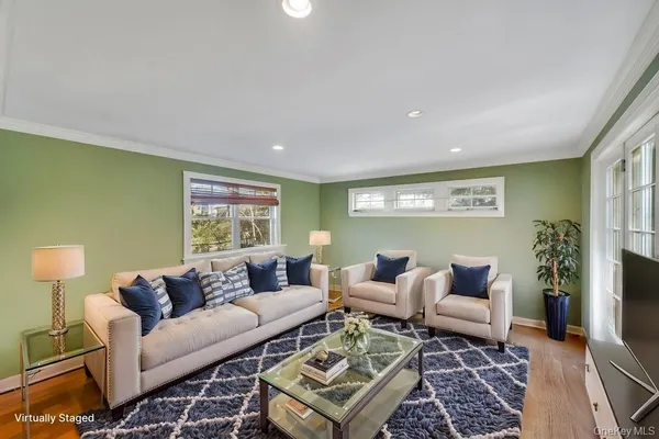 $2,450,000 | 3 School House Lane, Great Neck, NY 11020