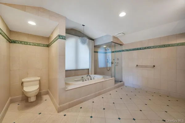 $2,450,000 | 3 School House Lane, Great Neck, NY 11020