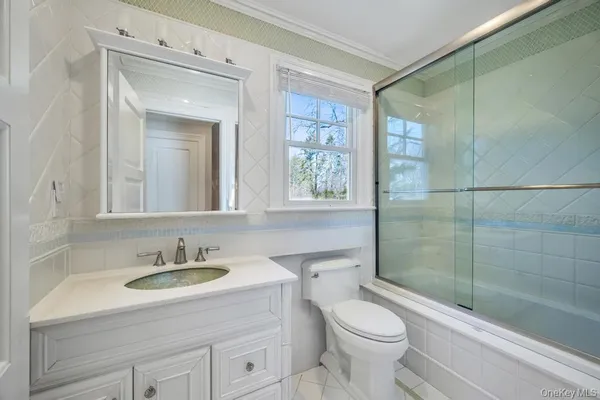 $2,450,000 | 3 School House Lane, Great Neck, NY 11020