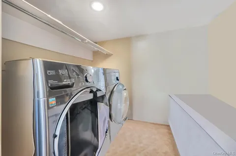 $2,795,000 | 3 School House Lane, Great Neck, NY 11020