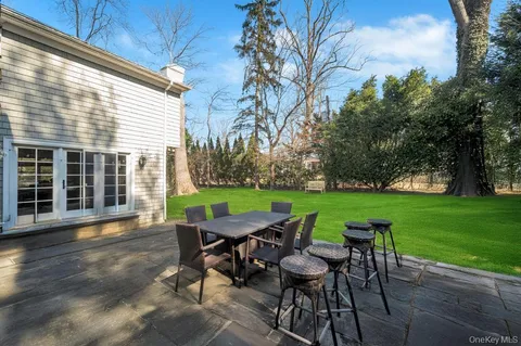 $2,795,000 | 3 School House Lane, Great Neck, NY 11020