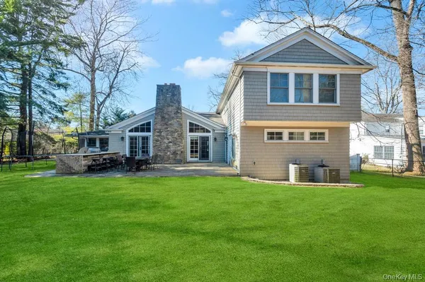 $2,450,000 | 3 School House Lane, Great Neck, NY 11020