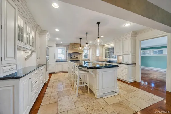 $2,450,000 | 3 School House Lane, Great Neck, NY 11020