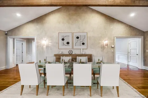 $2,795,000 | 3 School House Lane, Great Neck, NY 11020