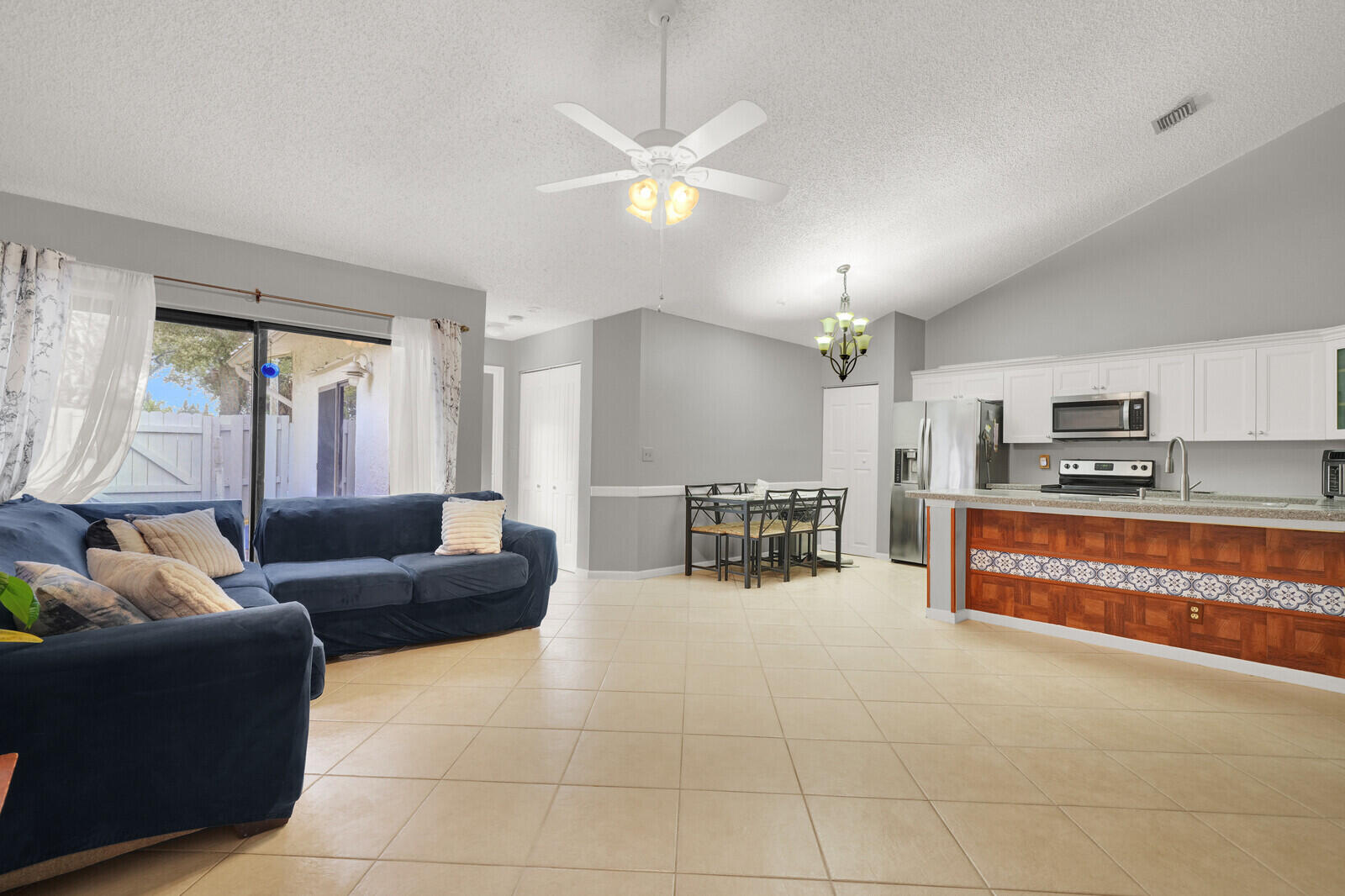 8850 Ranta Court, Unit D Boynton Beach, FL 33436 - Photo 5 of 25 Living Room