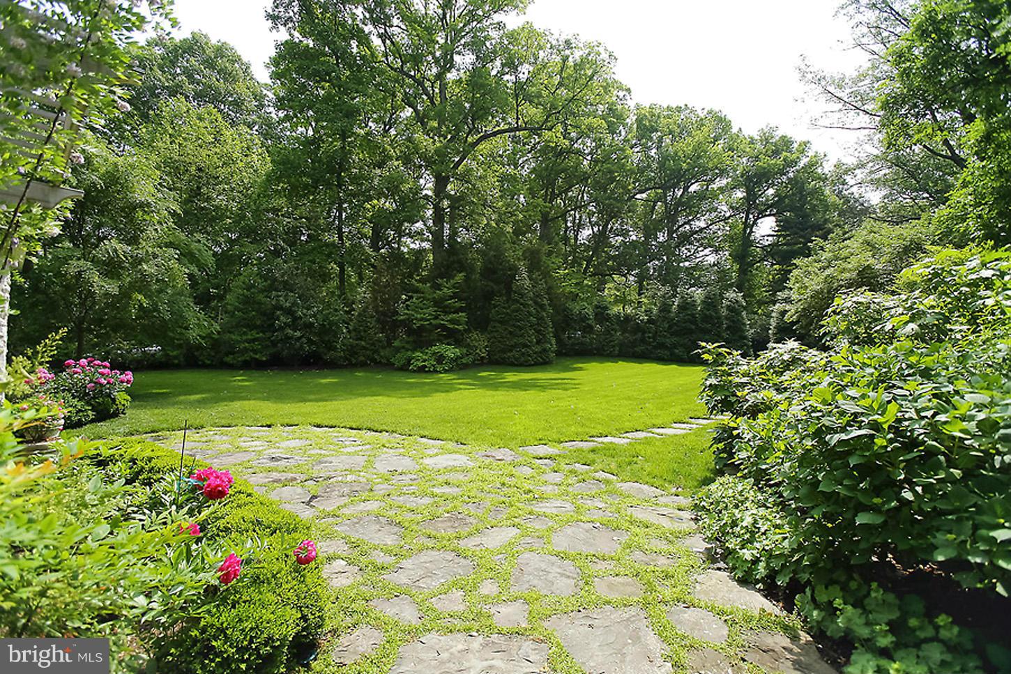 8106 Merrick Road Bethesda, MD 20817 - Photo 27 of 27 a view of a volley ball court
