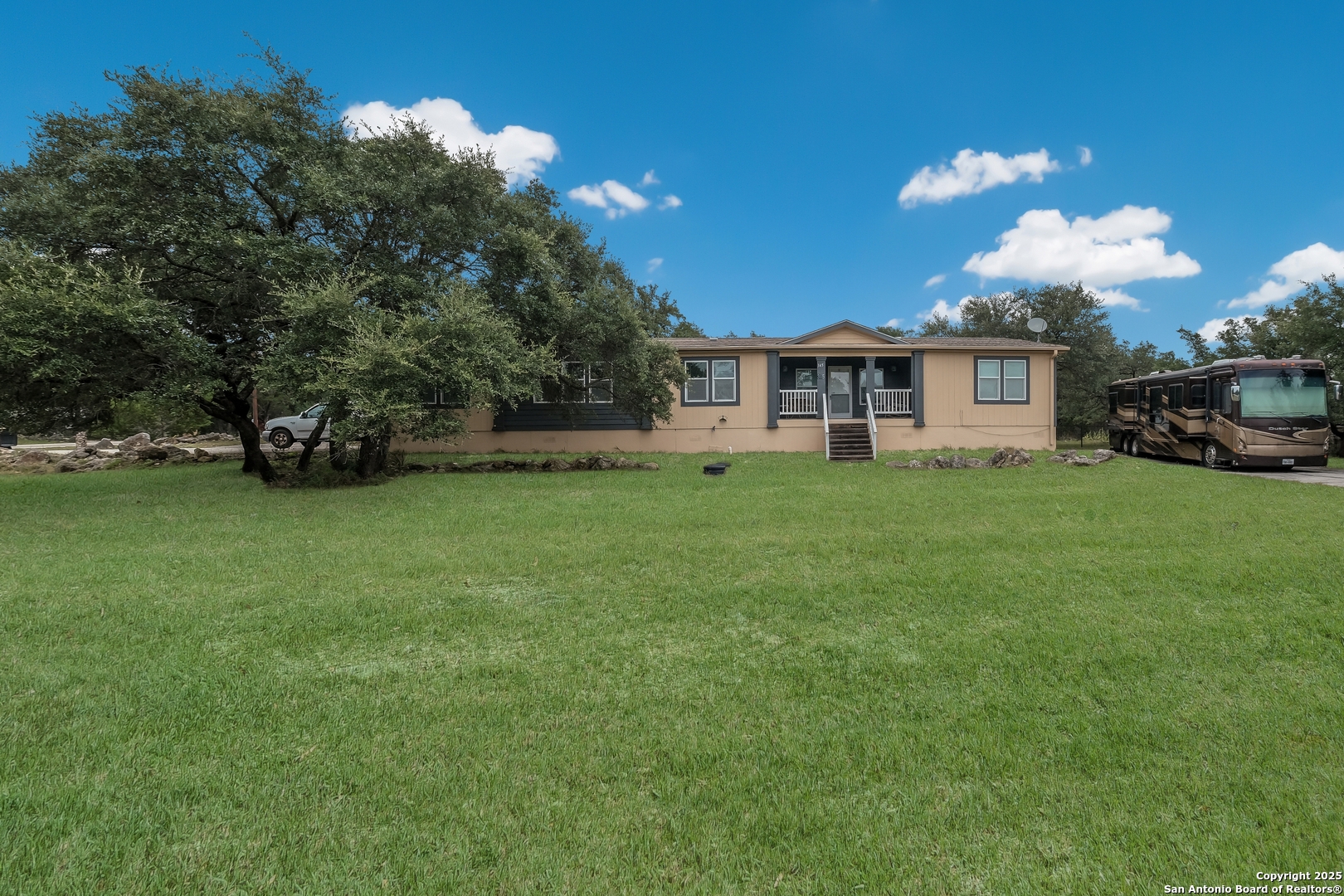 345 Derrick Drive Spring Branch, TX 78070 - Photo 2 of 32