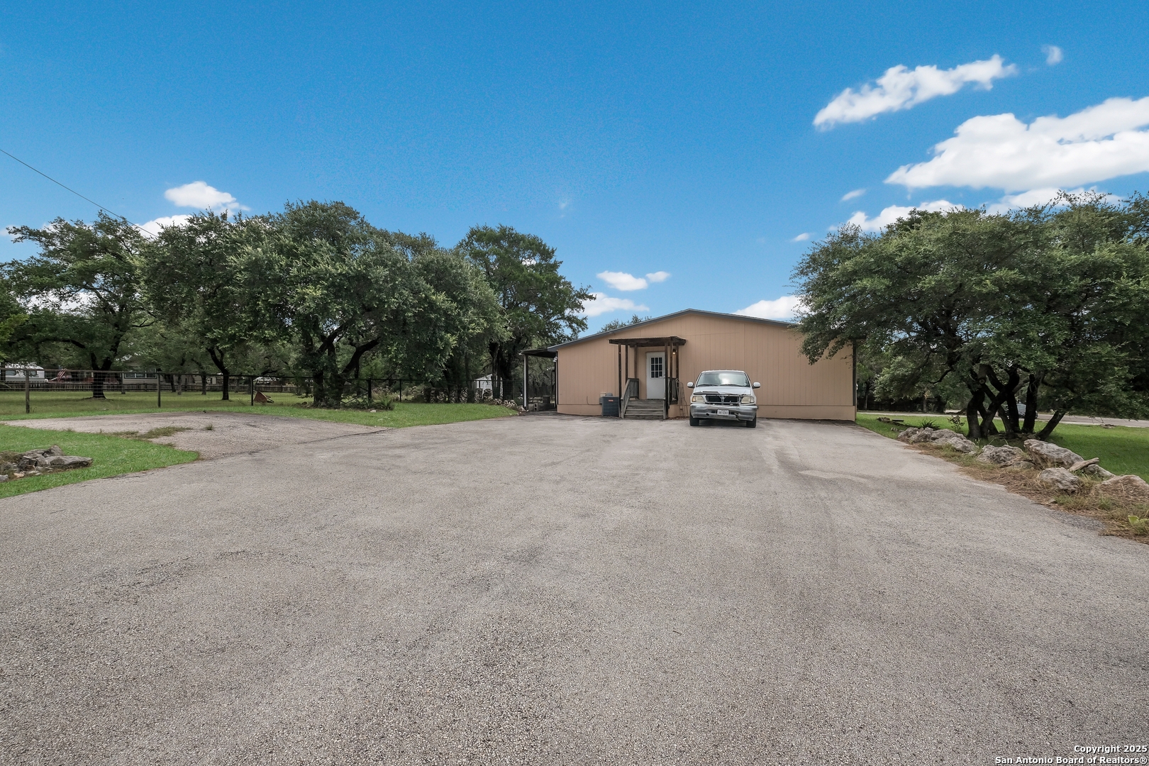 345 Derrick Drive Spring Branch, TX 78070 - Photo 3 of 32