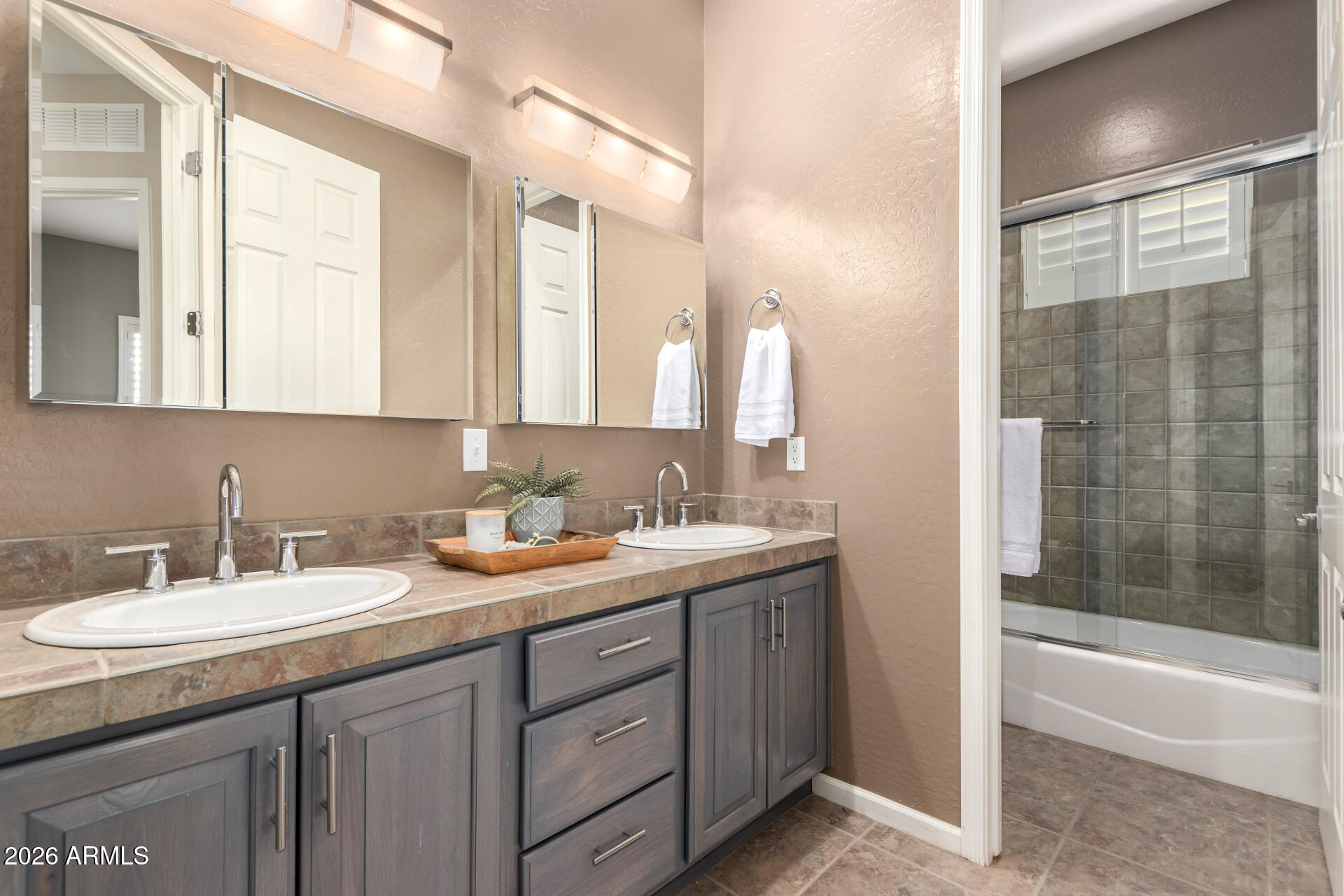 11221 East Greenway Road Scottsdale, AZ 85255 - Photo 29 of 47 3rd Full Bathroom