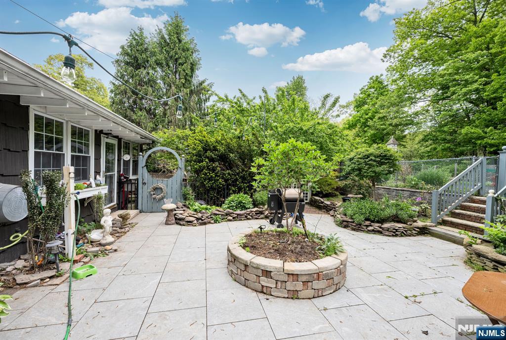 596 Wyckoff Avenue Mahwah, NJ 07430 - Photo 20 of 29