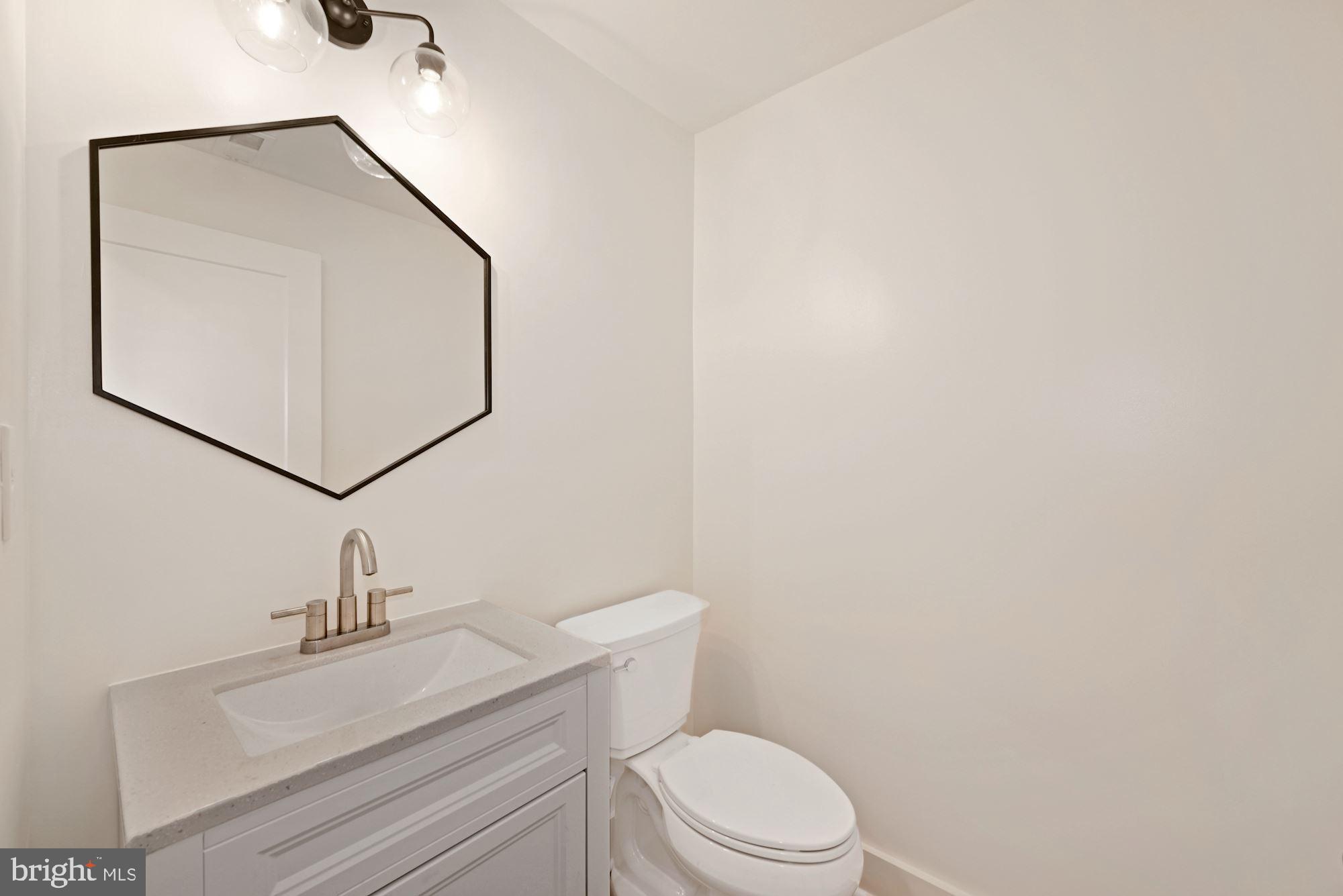 33 Robin Road Moorestown, NJ 08057 - Photo 21 of 40 Main Floor Powder Room