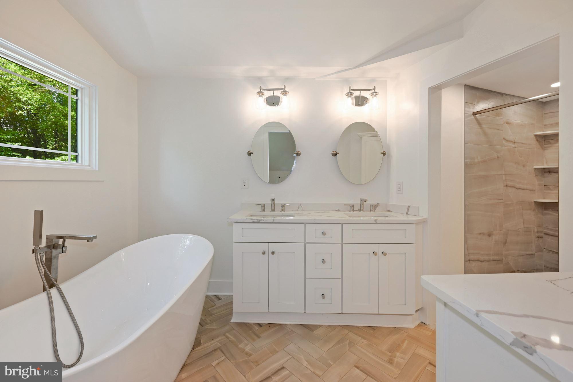 33 Robin Road Moorestown, NJ 08057 - Photo 35 of 40 Primary Full Bathroom