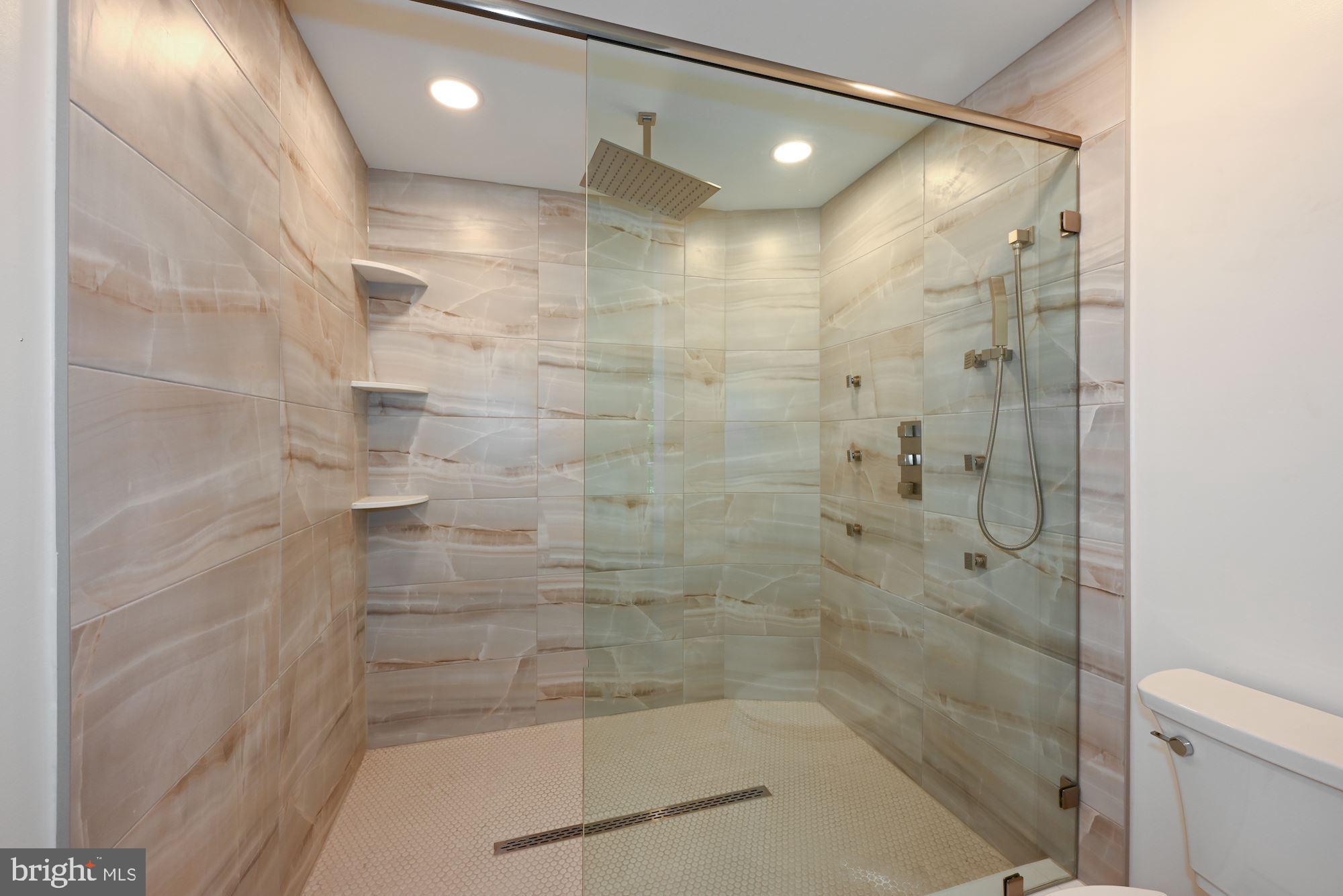 33 Robin Road Moorestown, NJ 08057 - Photo 36 of 40 Oversize Walk-in Shower
