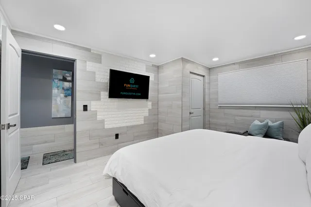 $2,100 | 8743 Thomas Drive, Unit 231, Panama City, FL 32408