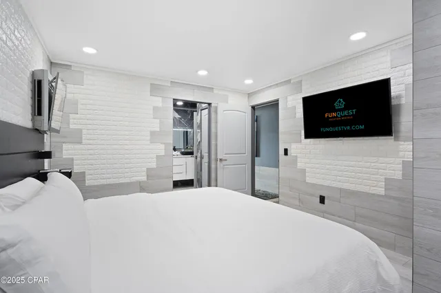 $2,100 | 8743 Thomas Drive, Unit 231, Panama City, FL 32408