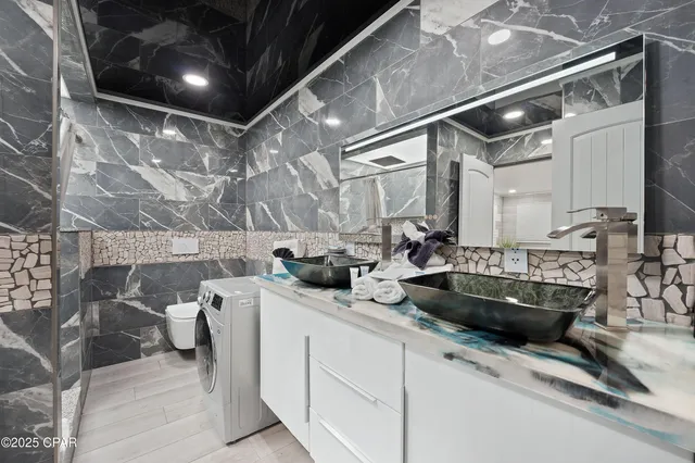 $2,100 | 8743 Thomas Drive, Unit 231, Panama City, FL 32408