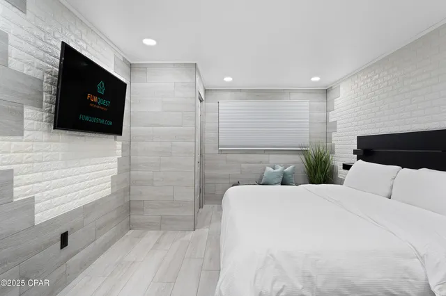 $2,100 | 8743 Thomas Drive, Unit 231, Panama City, FL 32408