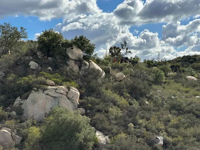 $1,095,000 | 2494 Donnil Lane, Fallbrook, CA 92028