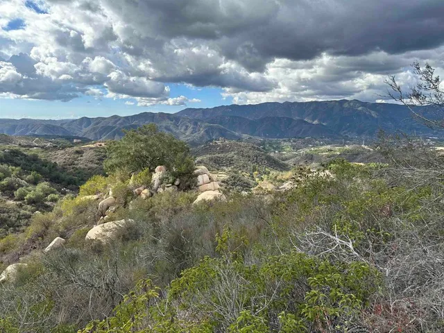 $1,095,000 | 2494 Donnil Lane, Fallbrook, CA 92028