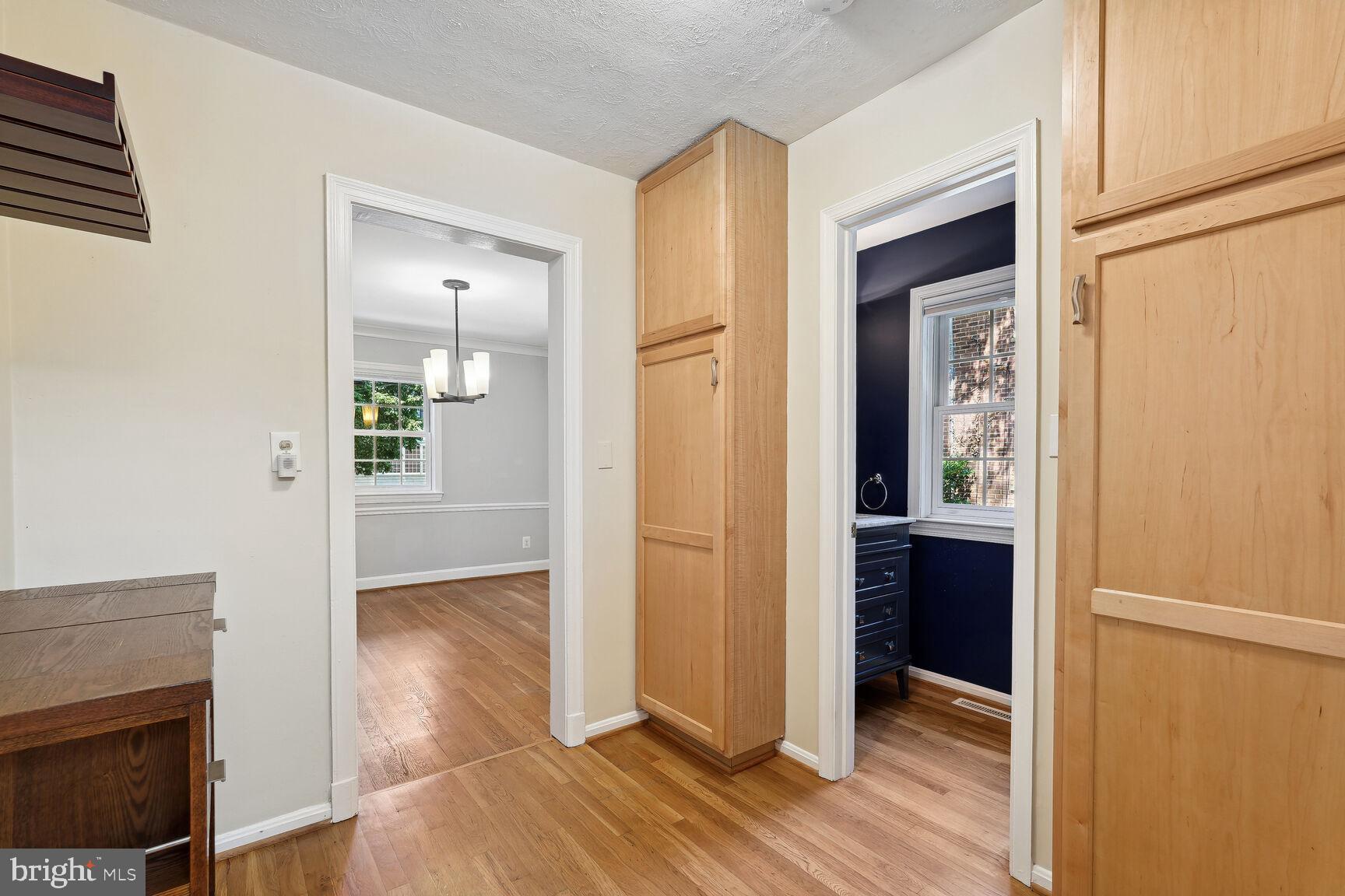 4304 Sleaford Road Bethesda, MD 20814 - Photo 8 of 28 Mud room