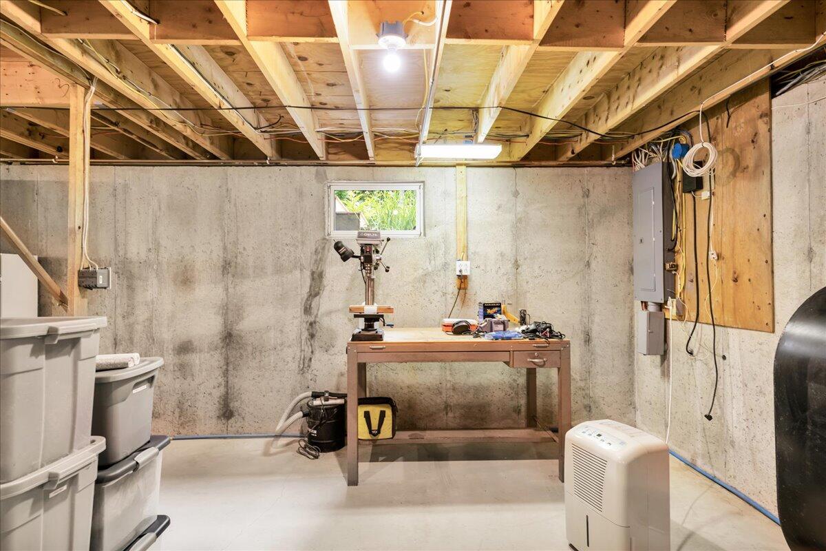 21 Bowling Green Lane Belfast, ME 04915 - Photo 55 of 98 53-21 Bowling Green Ln (51 of 97)