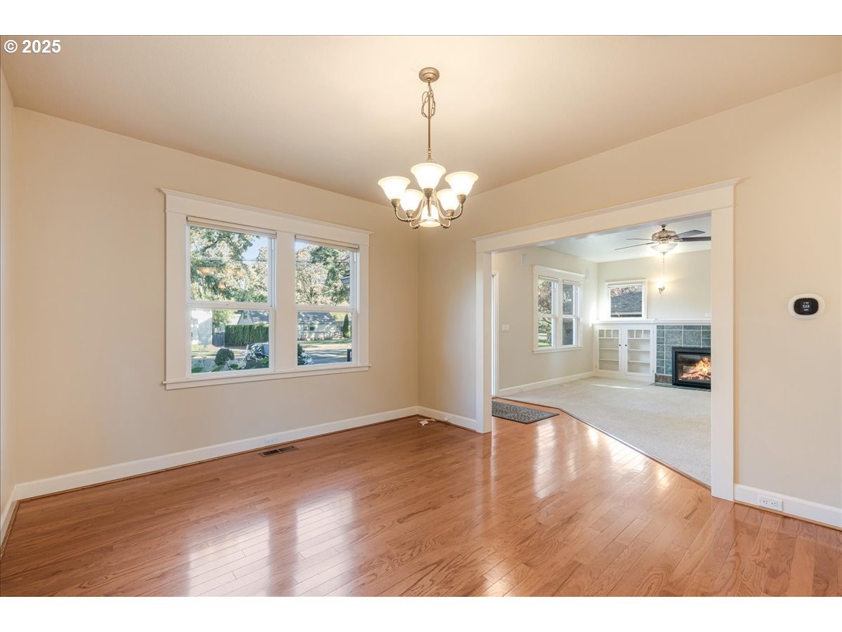 8026 Southwest Pine Street Portland, OR 97223 - Photo 11 of 41