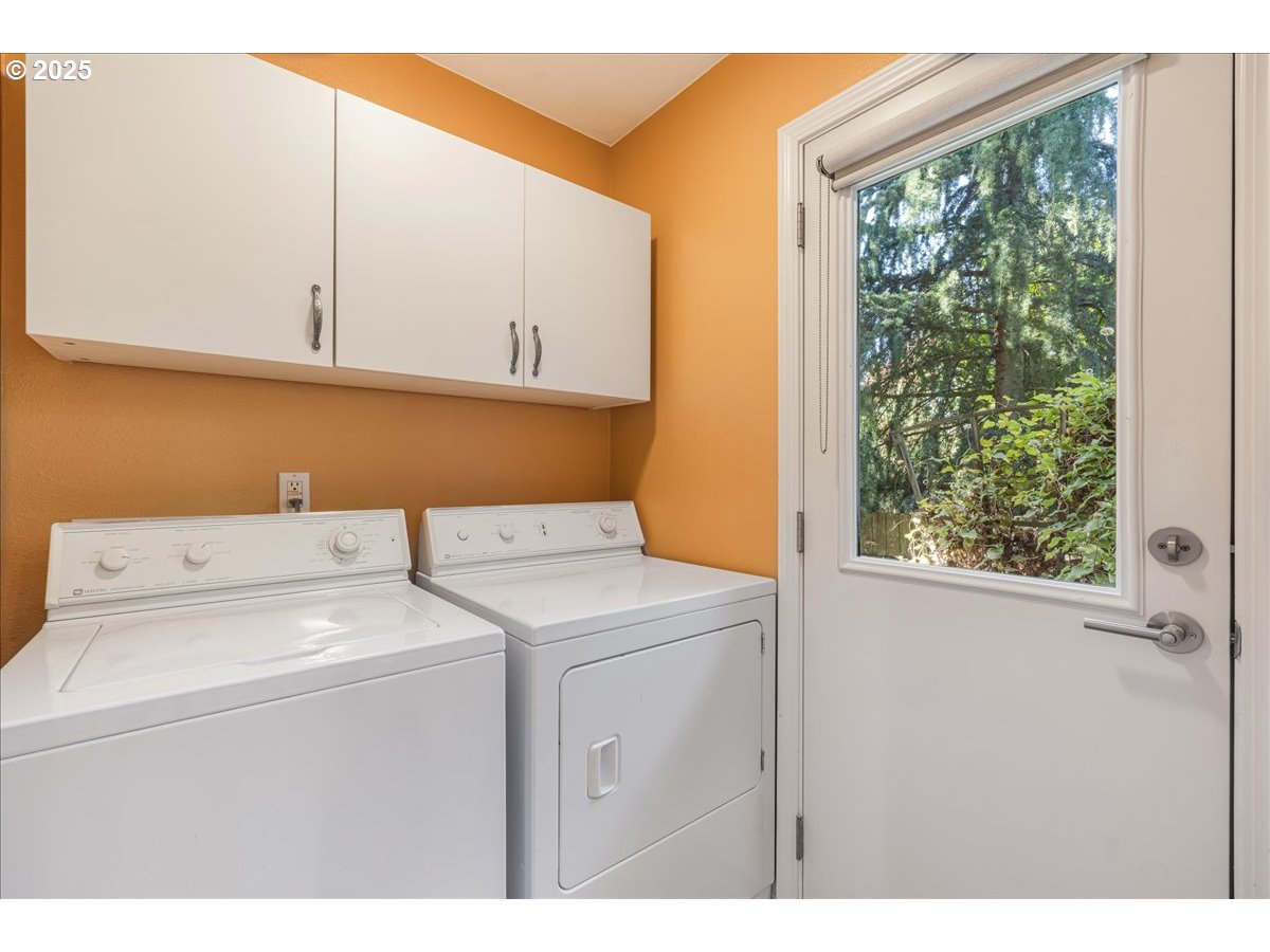 8026 Southwest Pine Street Portland, OR 97223 - Photo 16 of 41