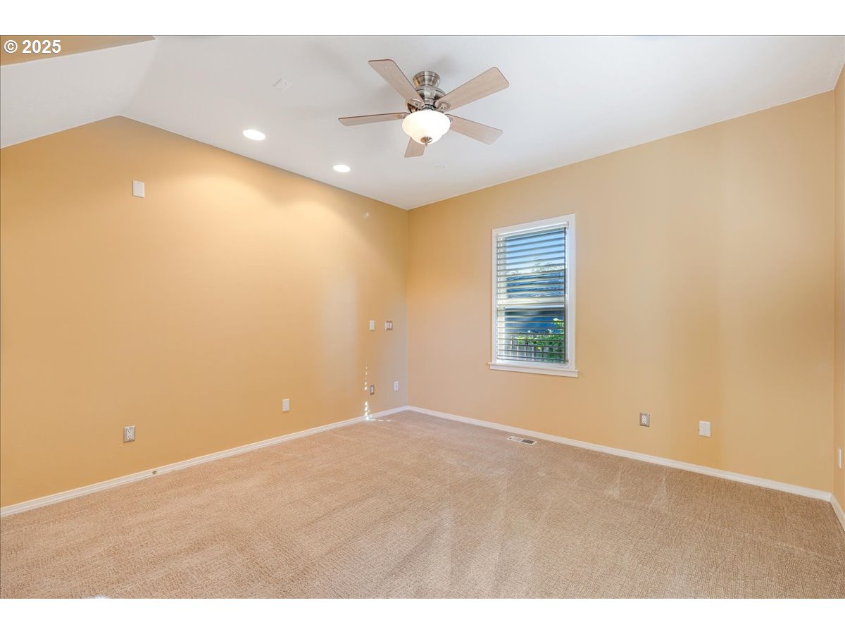8026 Southwest Pine Street Portland, OR 97223 - Photo 19 of 41