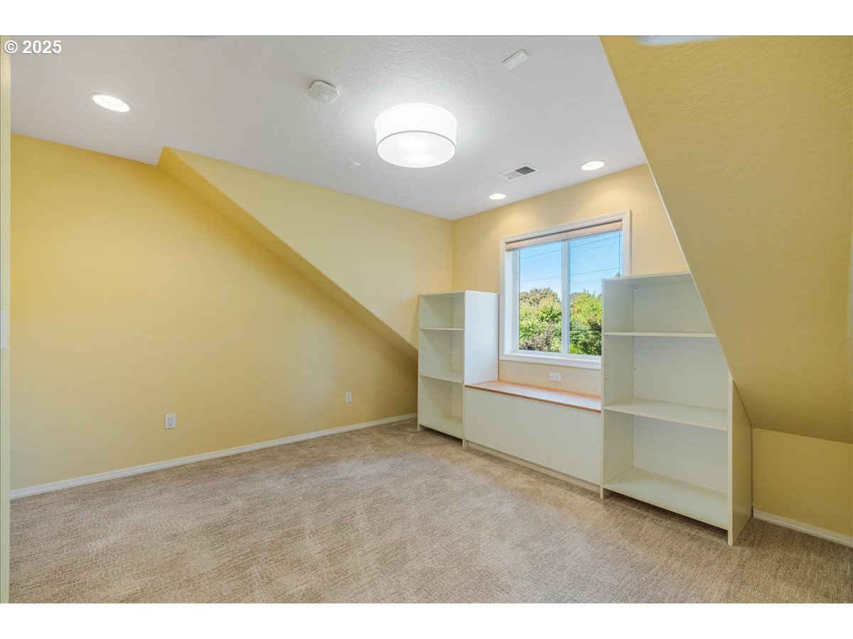 8026 Southwest Pine Street Portland, OR 97223 - Photo 24 of 41