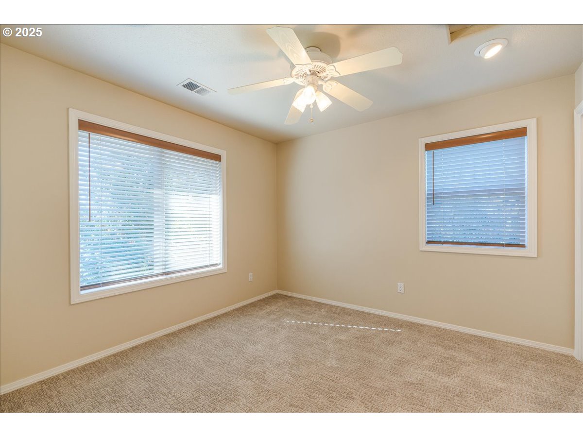 8026 Southwest Pine Street Portland, OR 97223 - Photo 28 of 41