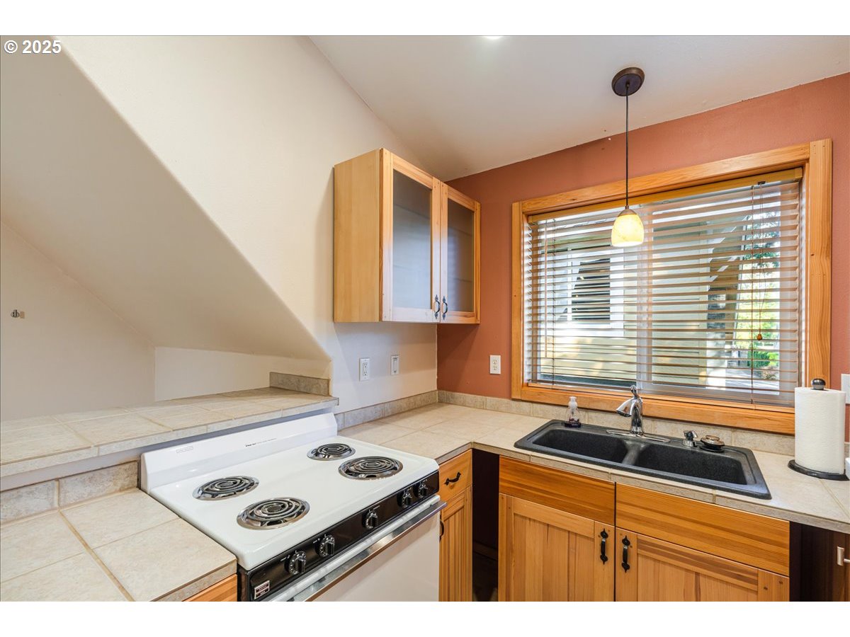 8026 Southwest Pine Street Portland, OR 97223 - Photo 31 of 41