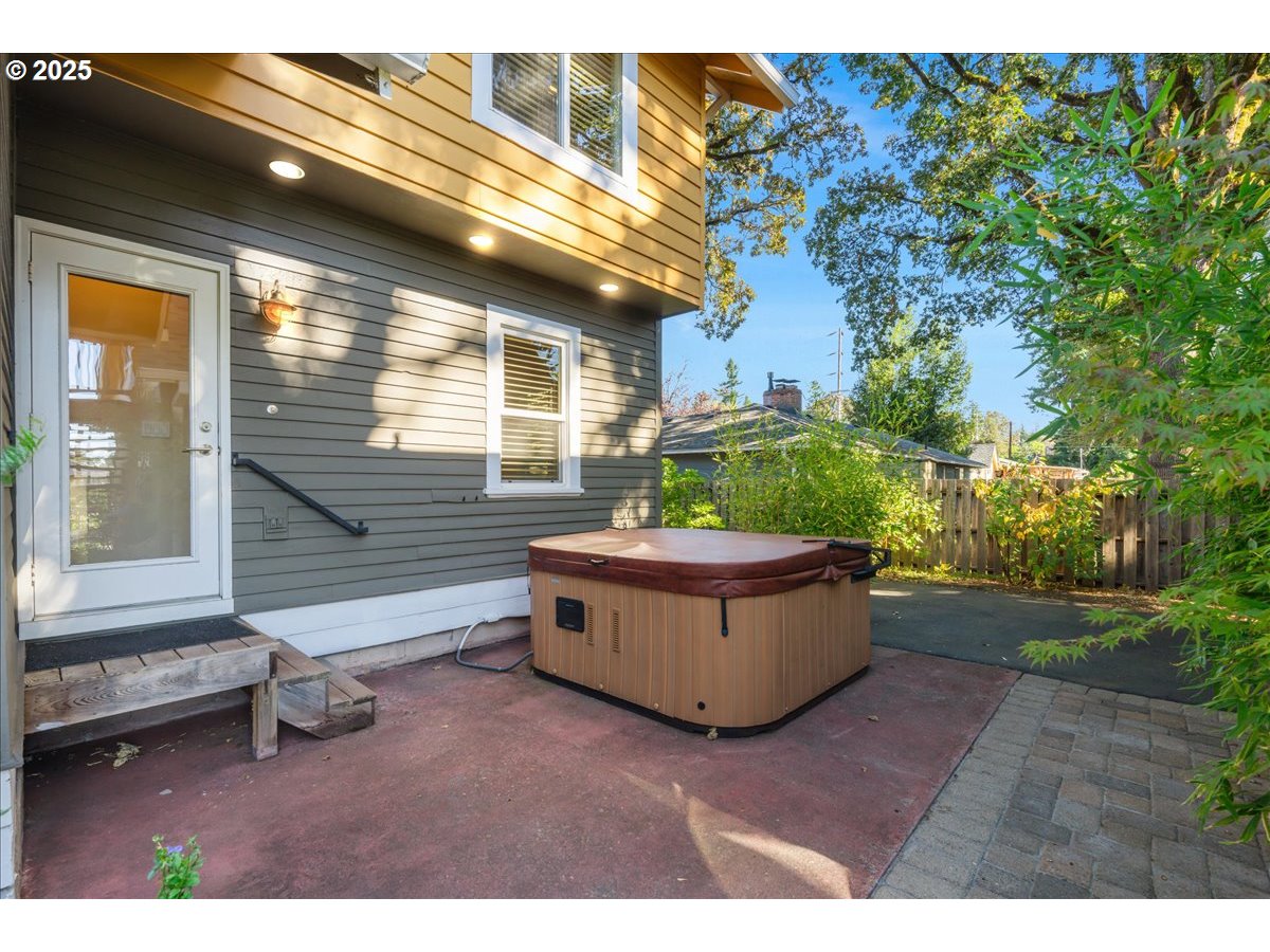 8026 Southwest Pine Street Portland, OR 97223 - Photo 35 of 41