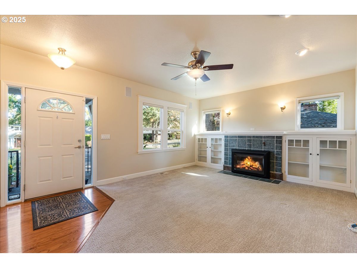 8026 Southwest Pine Street Portland, OR 97223 - Photo 6 of 41